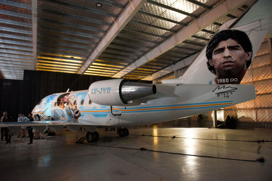 Fotografía del avión Tango D10S, que homenajea a Diego Maradona. EFE/ Matias Campaya